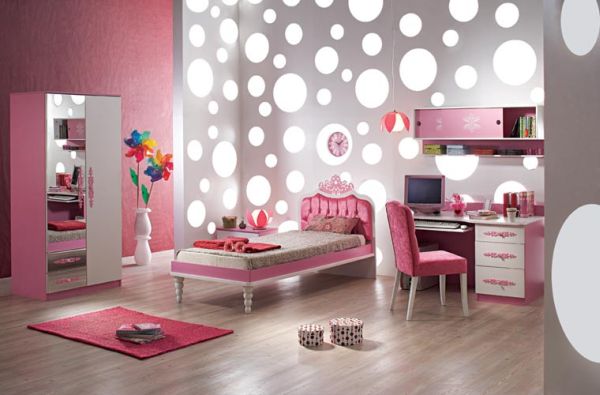 stylish-girls-bedroom-in-pink-and-silver
